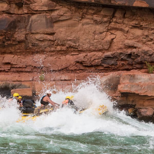 Group rafting the Gerand Canyon.