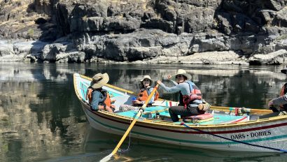 An OARS guide rows a dory on the Salmon River